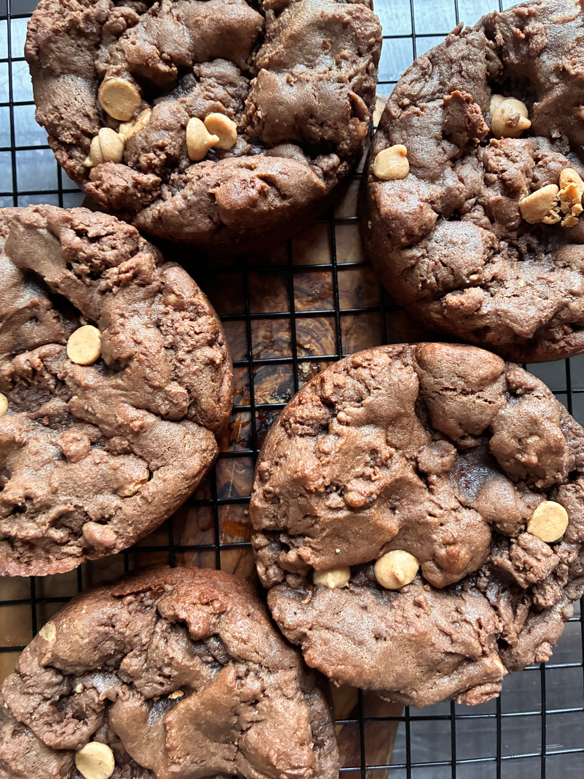 DARK CHOCOLATE w/ REESES PEANUT BUTTER CHIPS (6) COOKIES